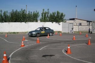 Іспити з водіння під час отриманні прав записуватимуть одразу чотири відеокамери