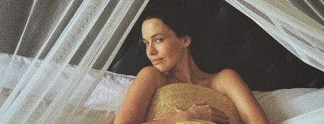 Даша Астафьева засветила грудь в пикантной фотосессии