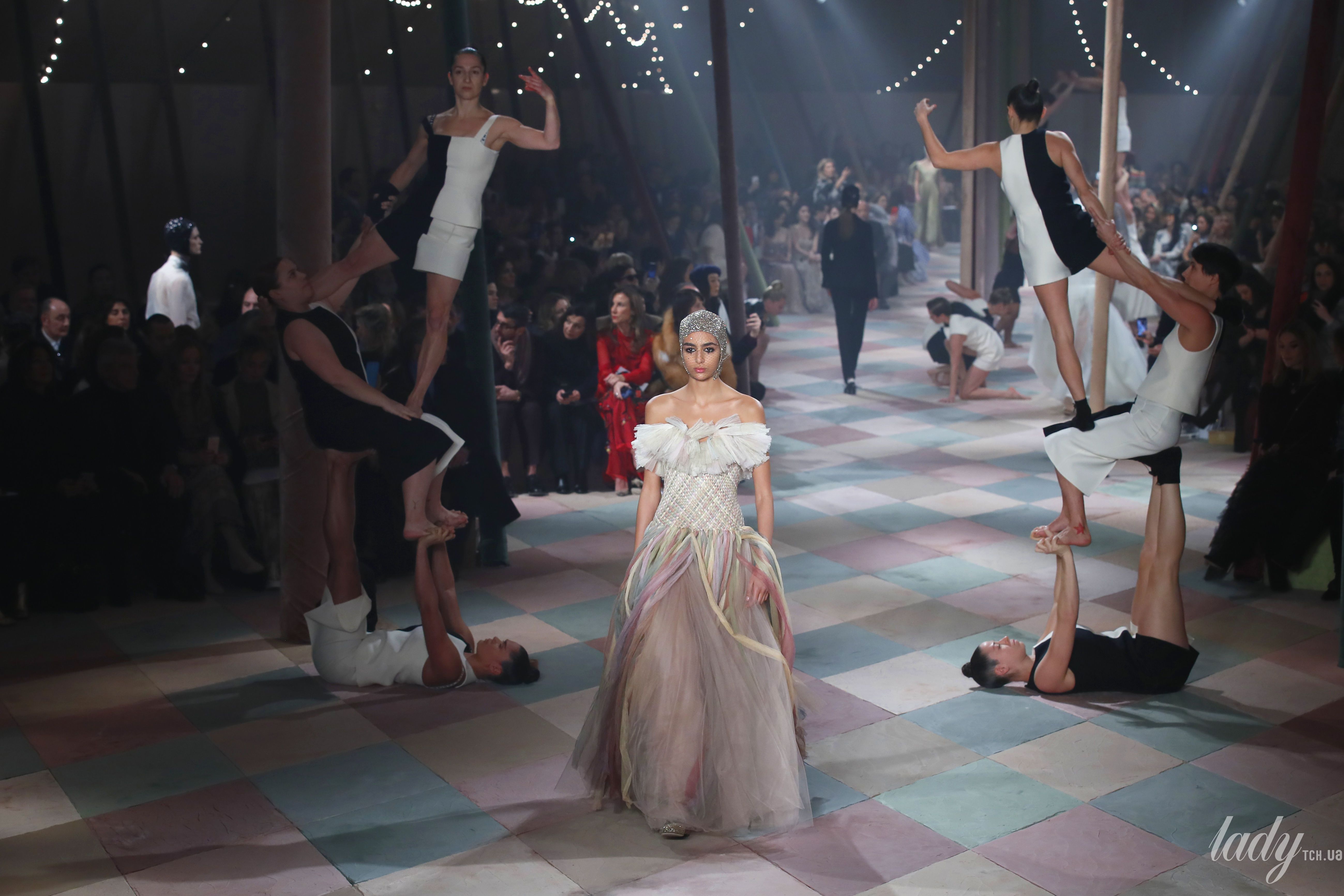 Коллекция Christian Dior Couture весна-лето 2019_1