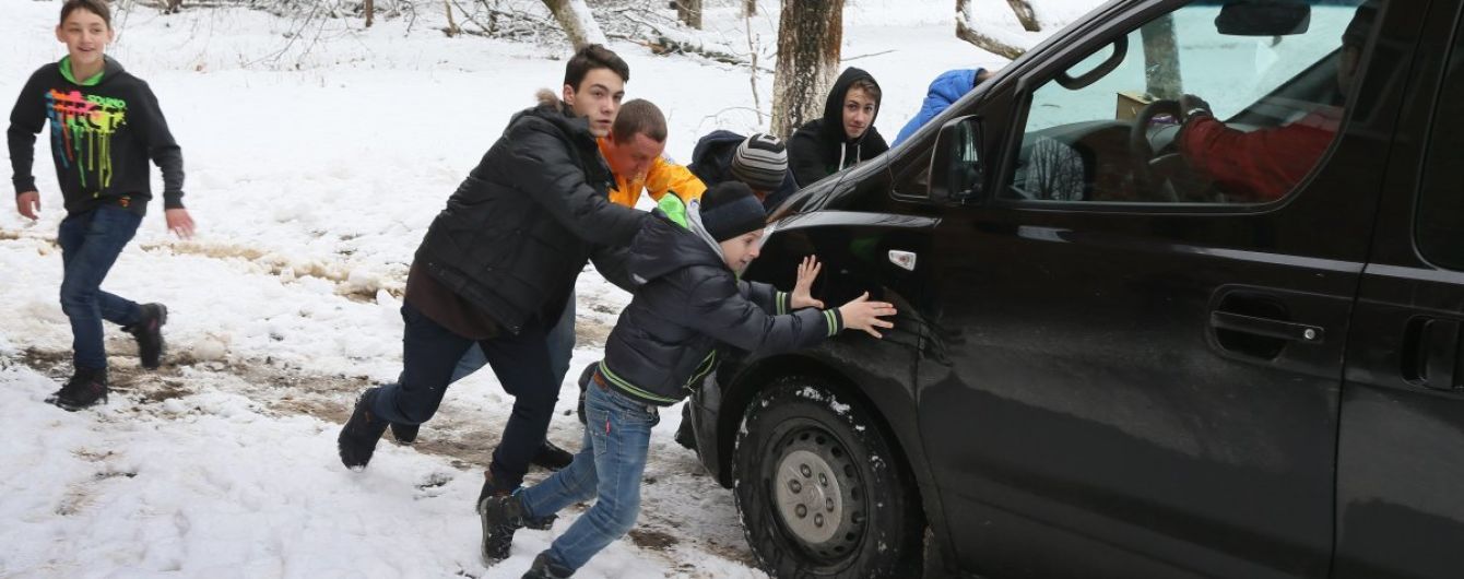 Альтернатива іграшкам та цукеркам: в Україні можна стати наставником для дитини з інтернату