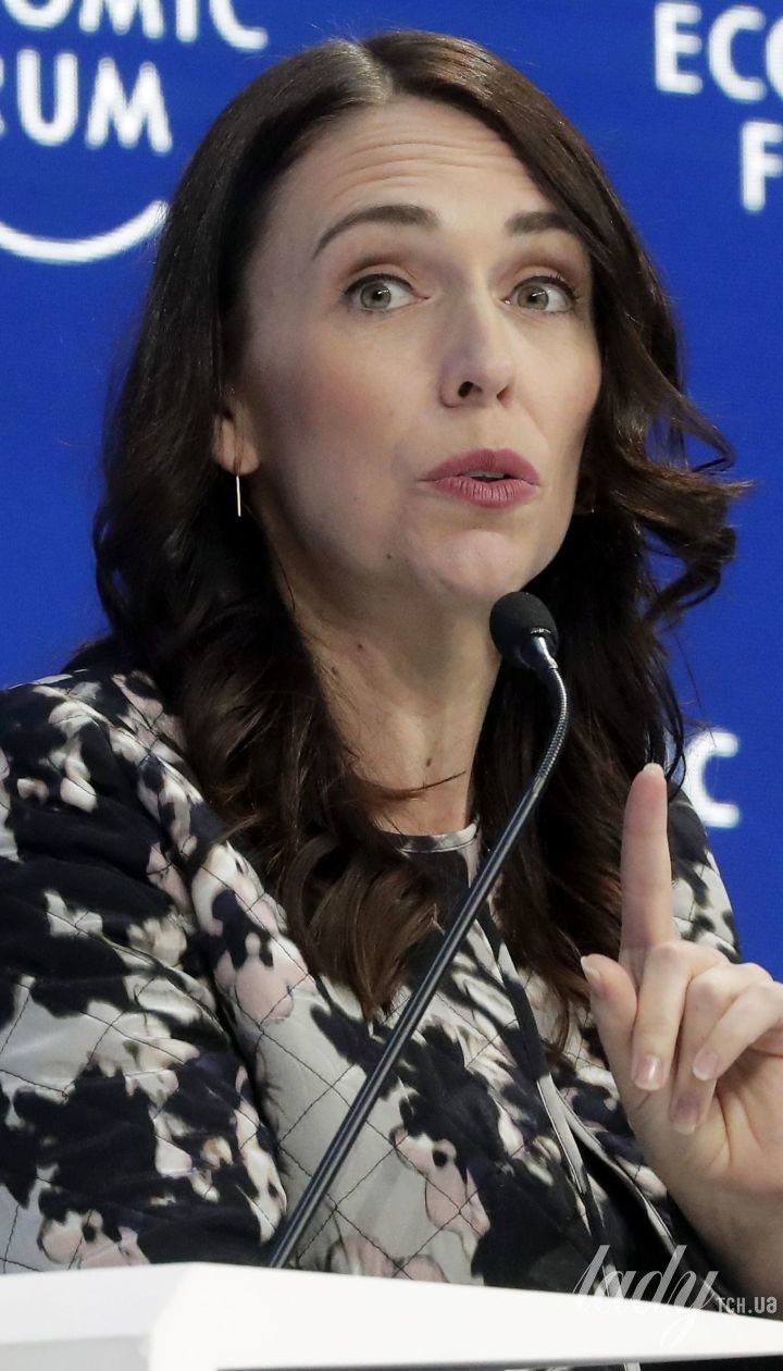 У стьобаному жакеті і з гарним макіяжем: прем'єр-міністр Нової Зеландії на економічному форумі