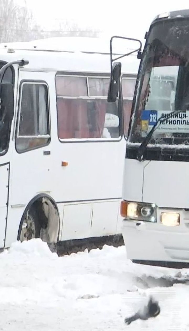 Через снігопад на автовокзалах Вінниці скасували половину рейсів