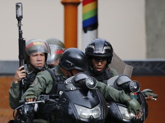 Армія Венесуели відмовилася визнавати лідера опозиції президентом