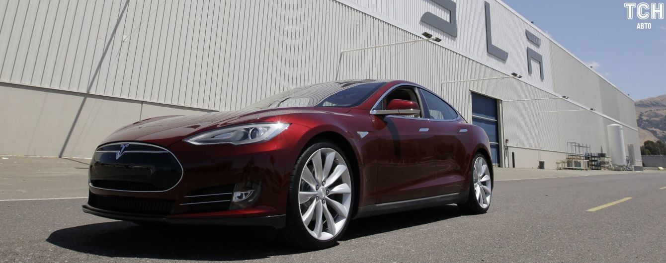 В Канаде засняли, как автопилот Tesla молниеносно избежал столкновения