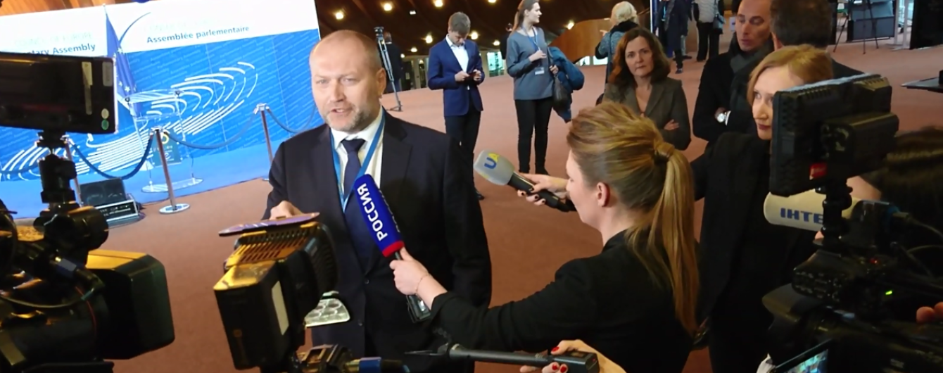 "Зачем Россия отправляет сюда своих пропагандонов": украинские депутаты в ПАСЕ снова ругались с российскими журналистами