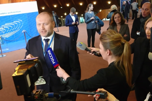 "Зачем Россия отправляет сюда своих пропагандонов": украинские депутаты в ПАСЕ снова ругались с российскими журналистами