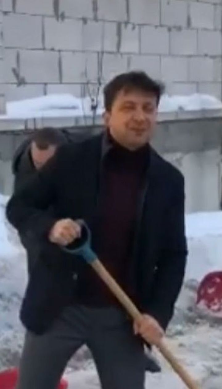 "Лопата-челлендж": Зеленский призвал людей самостоятельно почистить страну от снега