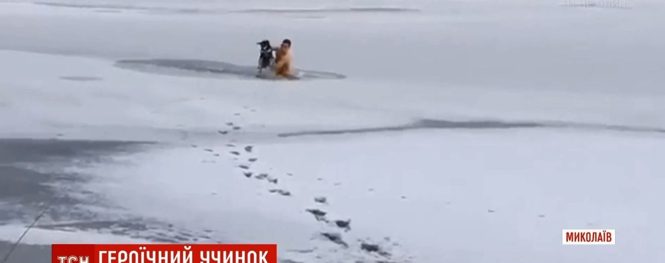 Морпіх витяг з-під криги собаку в Миколаєві