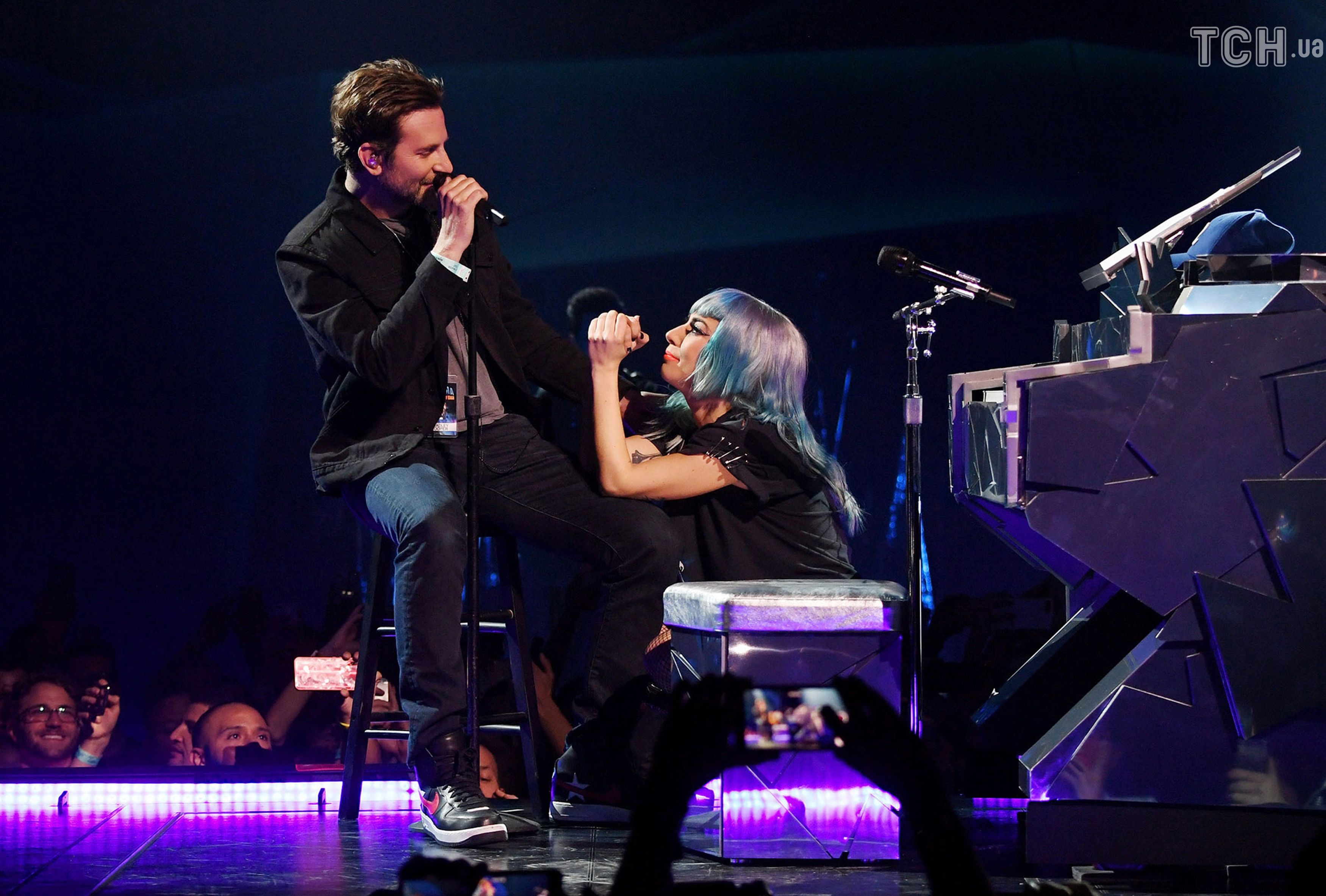   Lady Gaga and Bradley Cooper_2 