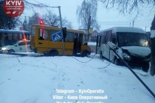 Маршрутки на швидкості зіткнулись на перехресті у Боярці