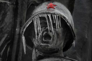 У столиці Румунії через буревії та льодяний дощ попадали 2 тисячі дерев і травмувалися півсотні людей