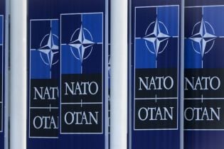 Украина попросила НАТО предоставить статус участника партнерства расширенных возможностей