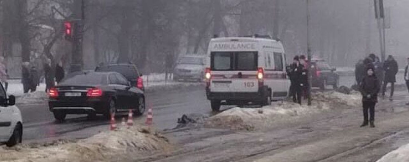 У Києві водій вантажівки DAF на смерть збив жінку та утік