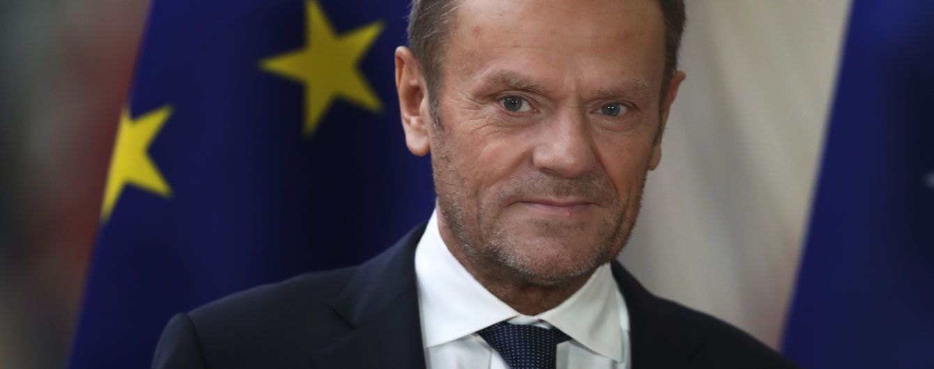 Туск розкритикував заяви Макрона про перегляд стосунків з РФ, назвавши її "стратегічною проблемою"