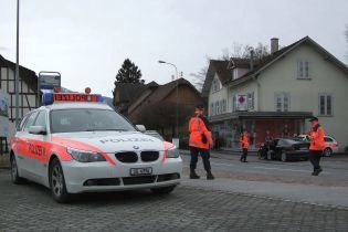 Полицейский преследовал грабителей и получил штраф в Швейцарии