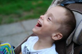 Важкий стан чотирирічного Валерчика змусив батьків звернутись по допомогу