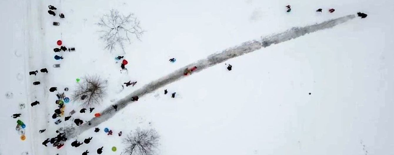 Видео длинного катка на киевской Оболони и мемы о бессмысленных действиях "сверхлюдей". Тренды Сети
