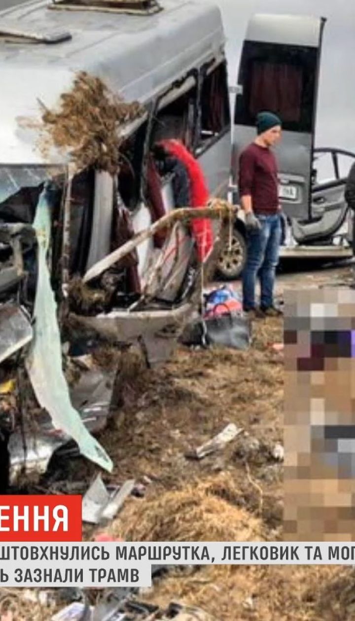 Автотроща в Одесской области: пострадали 13 человек, один человек погиб
