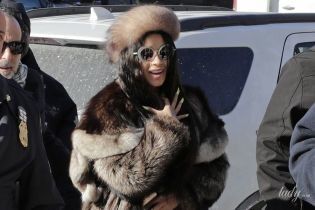 С ног до головы в мехах: роскошный образ Cardi B в суде