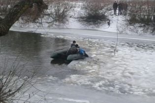 В Волынской области на куске льда посреди реки нашли тело ребенка