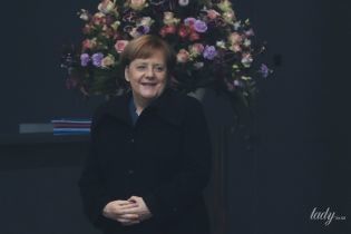 Цветет и пахнет: Ангела Меркель на переговорах в Берлине