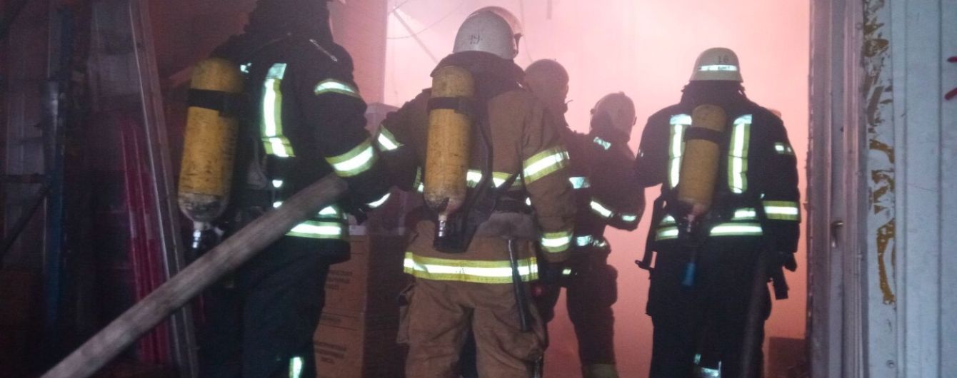 Пожар возле "Лесной": конструкция тлеет и может обвалиться
