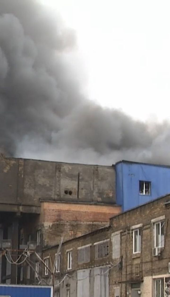 У Києві горить 8 тисяч квадратних метрів складських приміщень