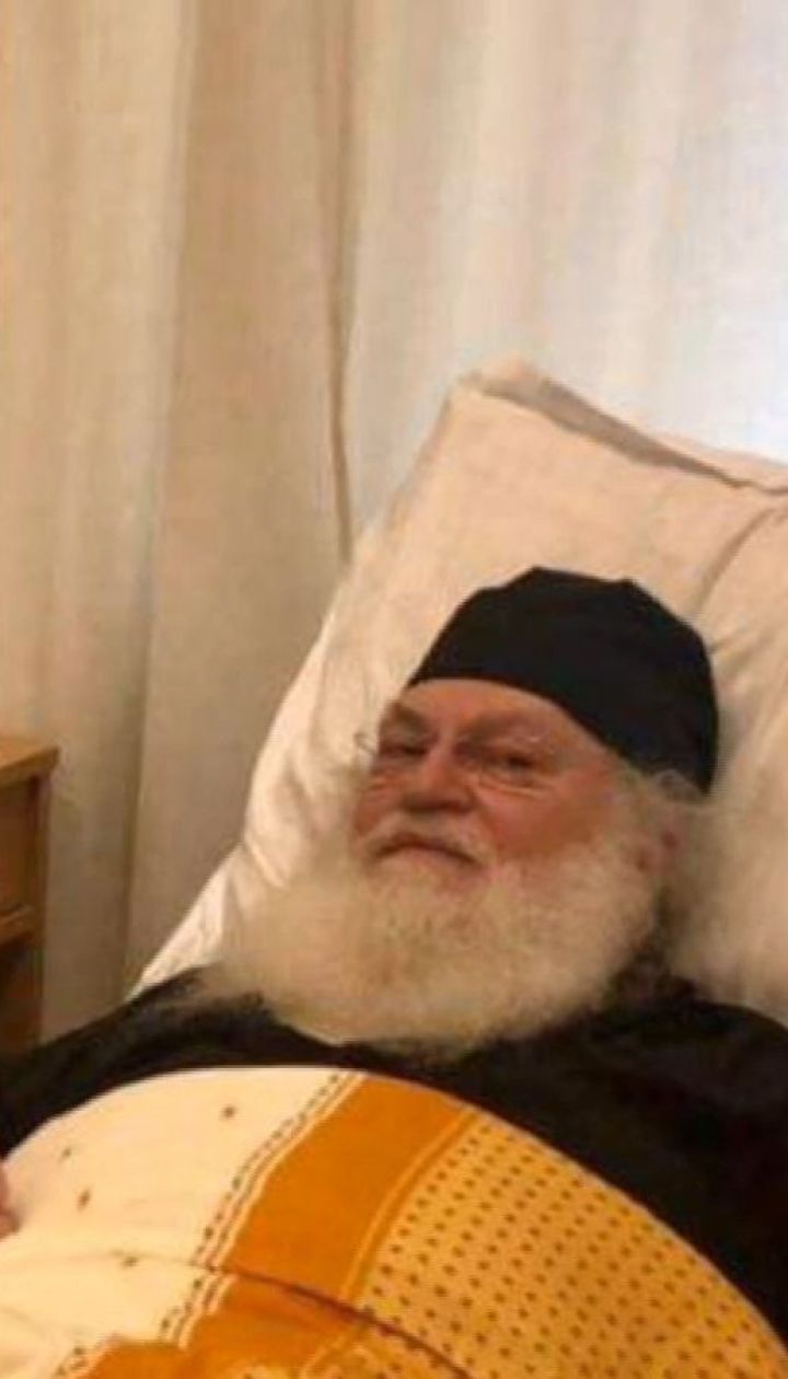   Metropolitan Epiphanes visits Father Ephraim, who has entered a hospital because of heart problems. 