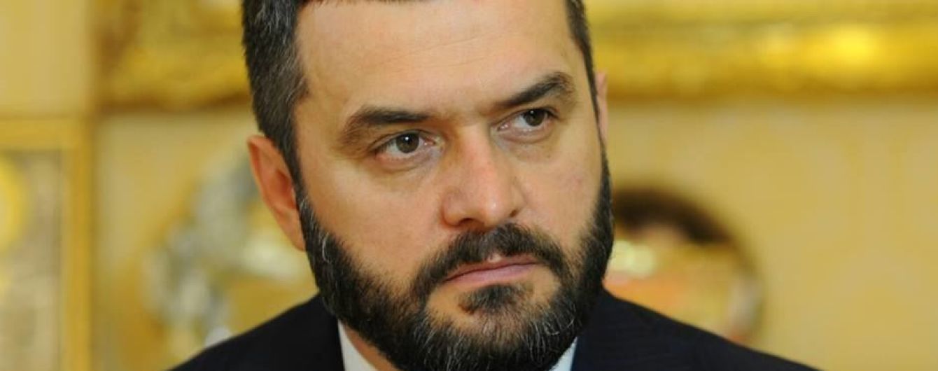 Печерский суд отменил арест многочисленного имущества экс-главы МВД Захарченко