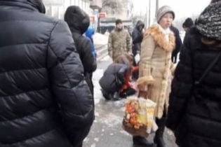 Шестилетняя девочка, которой на голову упала глыба льда, впала в кому