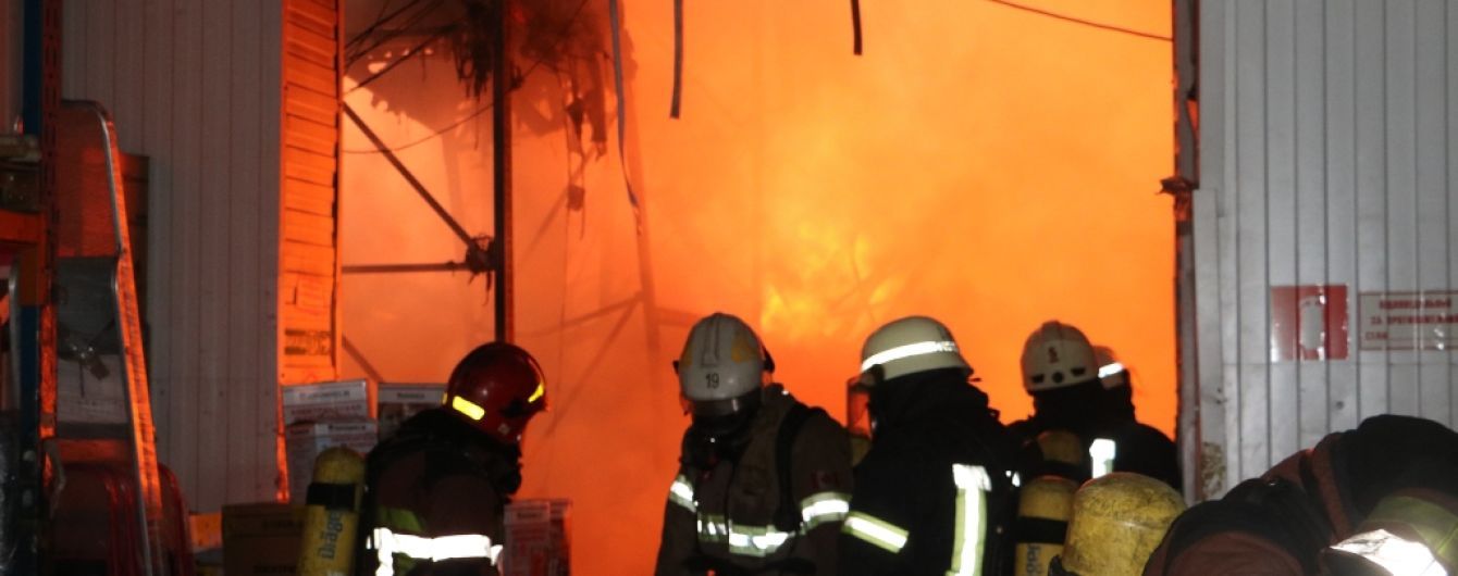 Рятувальники тільки за добу загасили пожежу біля "Лісової"