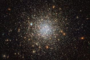 Старе як сам Всесвіт: телескоп Hubble сфотографував скупчення зірок віком понад 13 млрд років