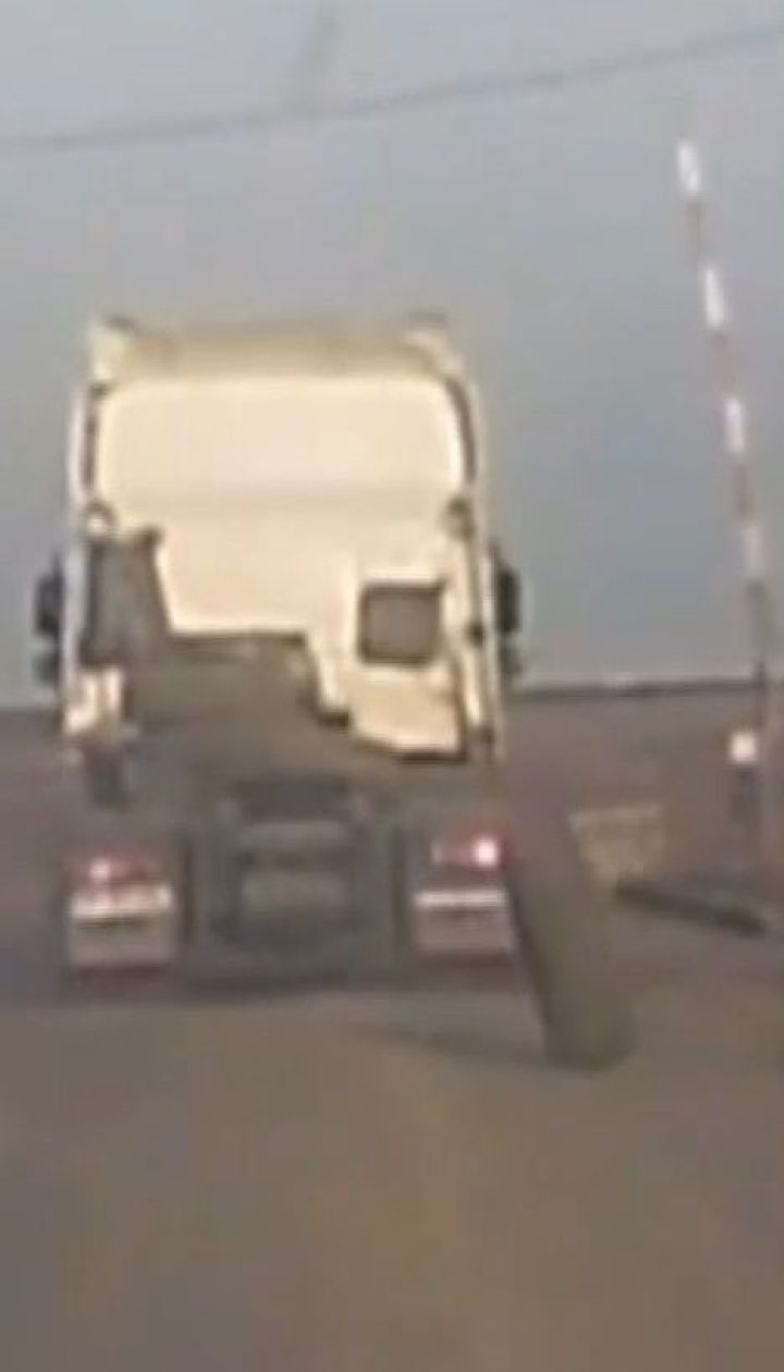 В Одесской области от грузовика оторвалось колесо и едва не спровоцировало несколько аварий