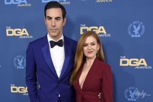 Підкреслила декольте: 43-річна Айла Фішер вийшла на червону доріжку в красивій сукні