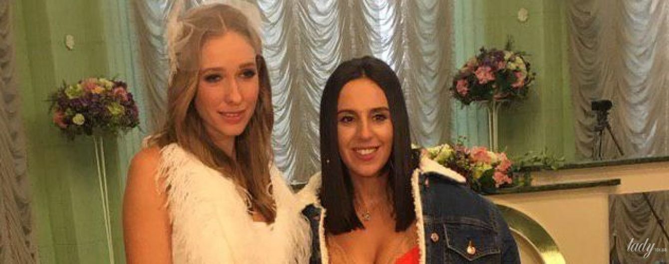 Звезды на Ukrainian Fashion Week: Джамала в красном платье с декольте, Катя Осадчая в белом наряде