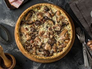 Пирог с грибами и курицей