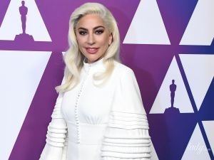 У ніжному образі від Louis Vuitton: Леді Гага на сніданку номінантів на "Оскар"