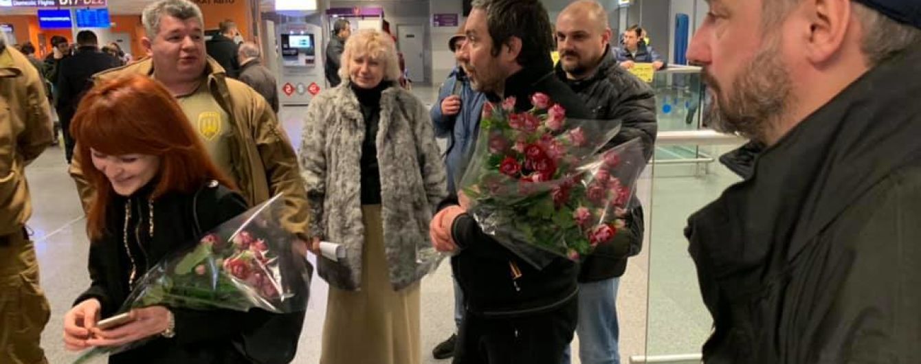 Украинцы, которых два месяца держали под стражей в Грузии, вернулись домой - Семенченко