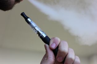Ученые установили страшные болезни, которые вызывают электронные сигареты