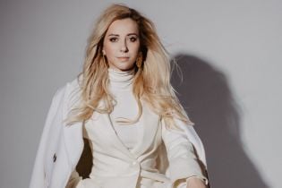 У білому вбранні і на шпильках: стильна Тоня Матвієнко представила пісню авторства свого чоловіка