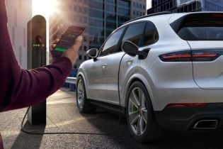 Зарядки для електрокарів від Porsche з'явилися у 12 країнах Європи