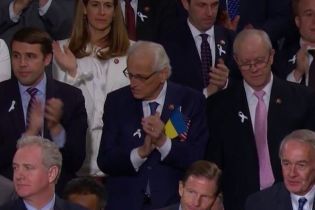 Американский конгрессмен пришел на речь Трампа с украинским флагом