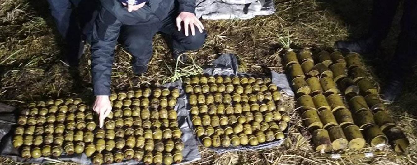 Прохожий наткнулся на две сотни боевых гранат в кустах на Хмельнитчине