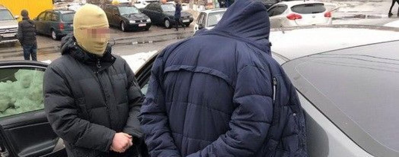 Чиновника Госгеокадастра поймали на взятке в свыше $10 тысяч