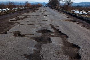 На Закарпатье готовятся ремонтировать печально известную трассу Мукачево-Львов