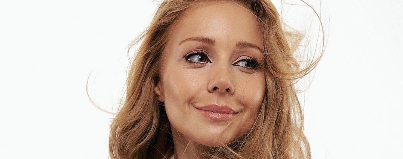 Тину Кароль подловили без макияжа и с гулькой