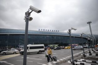 У московському аеропорту літак врізався у стовп