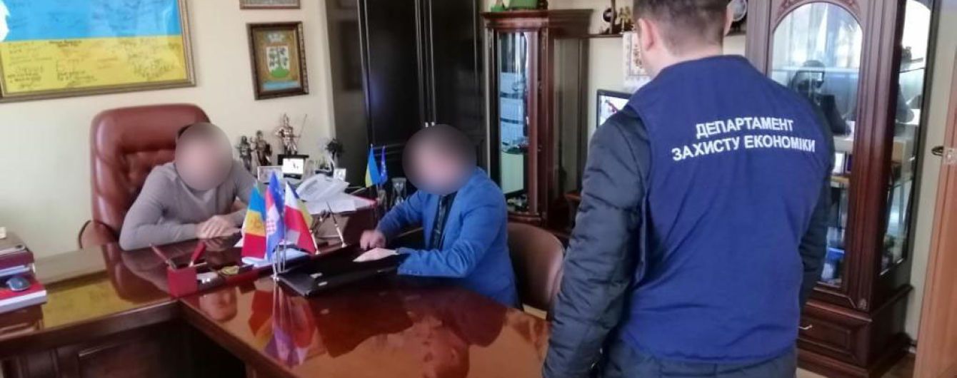 В Винницкой области вручили подозрение мэру города, который требовал взятку у застройщика