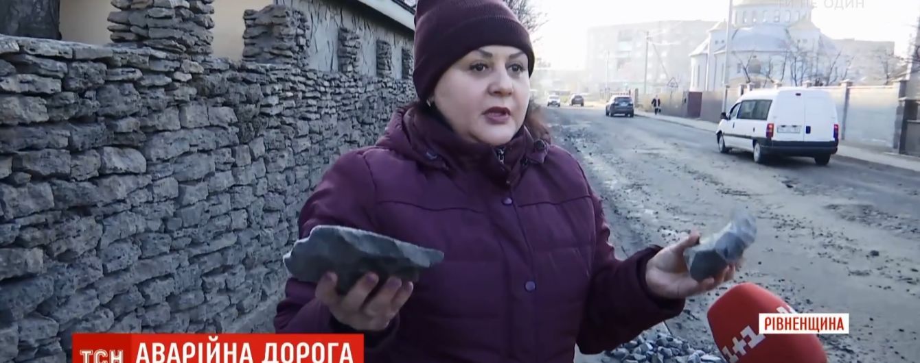 Новая горячая точка на дорогах: жители Ровенской области угрожают перекрыть трассу государственного значения из-за ее состояния