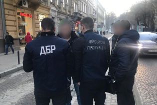 У Львові на хабарі спіймали працівника міграційної служби